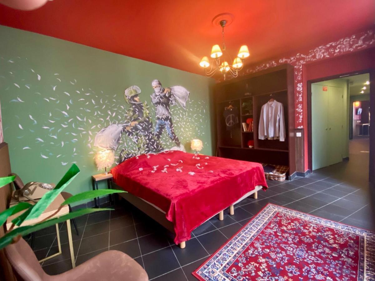 Walled Off Hotel Parijs